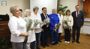 На переднем крае профессии: медики скорой помощи Абакана принимают поздравления с Днём фельдшера