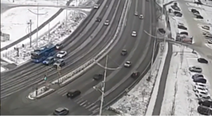 В Абакане водитель на полном ходу врезался в электроопору