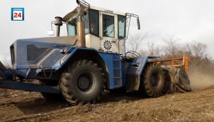 Очистит за считанные часы: коммунальщики Абакана тестируют кусторез с мульчерной установкой