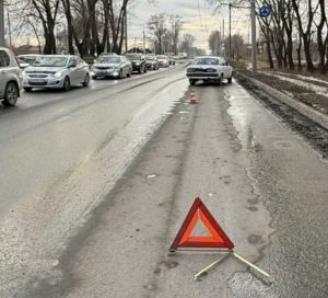 Переходил дорогу в неположенном месте: мужчину сбили в Абакане