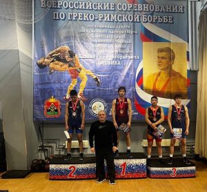 Денис Чернов взял золото всероссийских соревнований по греко-римской борьбе