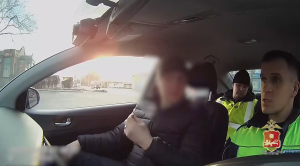 Демонстративно порвал протокол и пытался уехать: житель Хакасии отправился под административный арест за неповиновение полиции