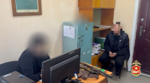 Открыл стрельбу из-за ссоры с сожительницей: до 7 лет грозит дебоширу из Хакасии, разгуливавшему с оружием по деревне