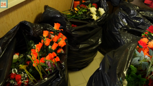 Ничего святого: с абаканских погостов мешками крадут цветы-беспринципных воров искать будет полиция