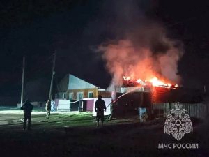 Гараж с иномаркой внутри сгорел ночью в Шира