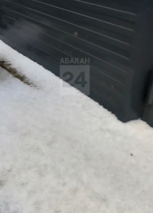 Уровень в «полсапога»: ненастье оставило на улицах Абакана литры воды и слой града