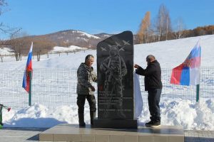 Мемориал землякам, погибшим в зоне СВО, открыли в Хакасии в Малом Моноке