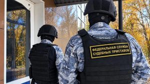 Деньги за несостоявшуюся покупку квартиры жительнице Хакасии помогли вернуть судебные приставы