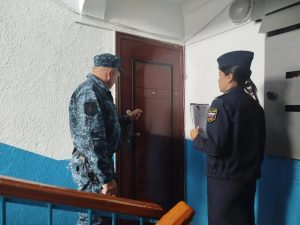 Долги почти в миллион рублей стоил жительнице Хакасии квартиры
